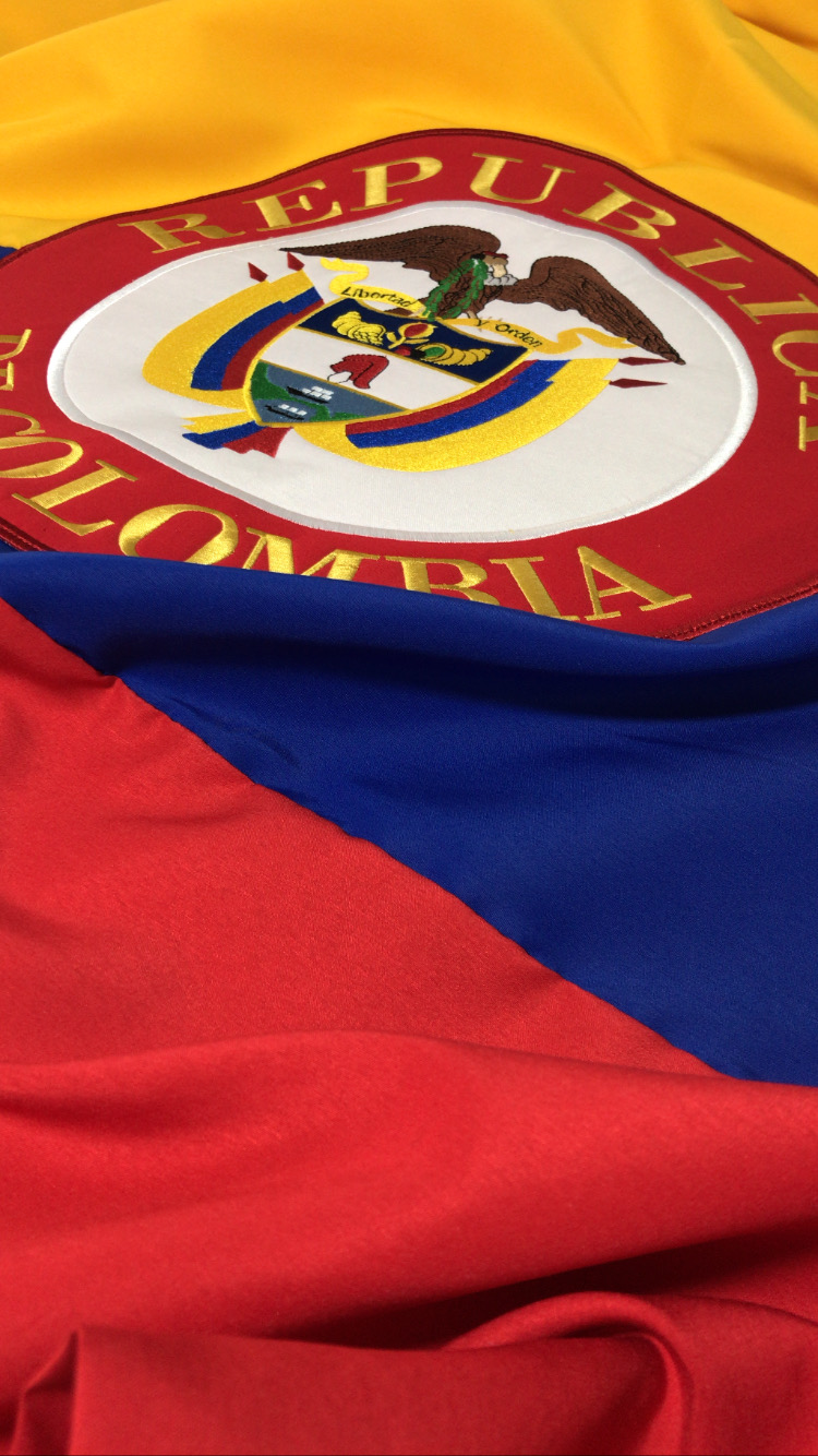 BANDERA DE COLOMBIA CON ESCUDO PARA USO INTERNO
